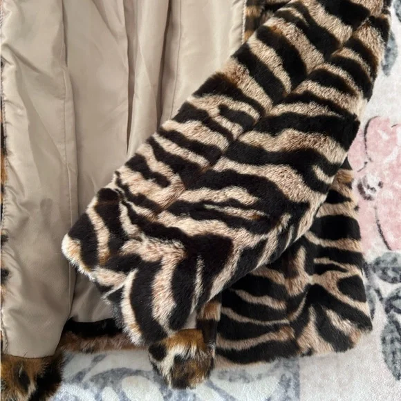 Banana Republic Cropped Zebra Print Lady Jacket - Picture 12 of 12